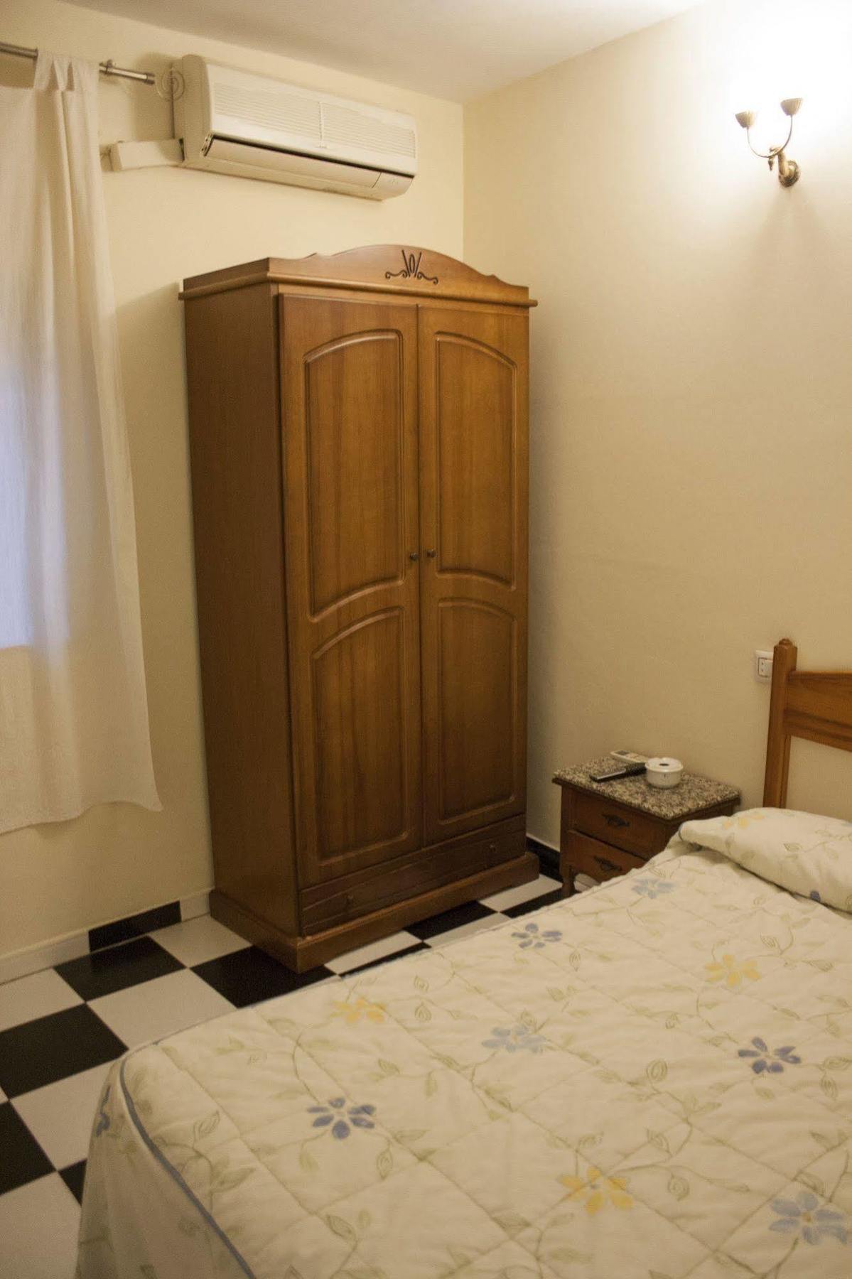 Hostal El Emigrante Dos Hermanas Ngoại thất bức ảnh